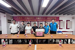 “點(diǎn)亮小夜燈,溫暖老人心”——輕出公司黨委向人民街道捐贈感應(yīng)小夜燈